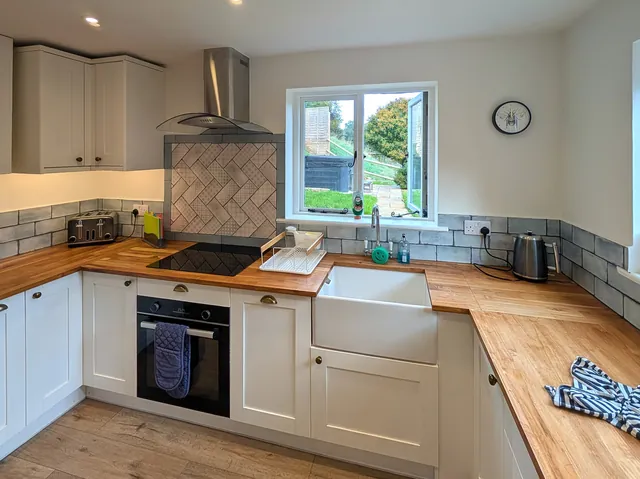 The kitchen at Trillis Cottage with its Belfast sink